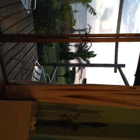 Mahia Hotel & Resto Hanga Roa Exterior photo