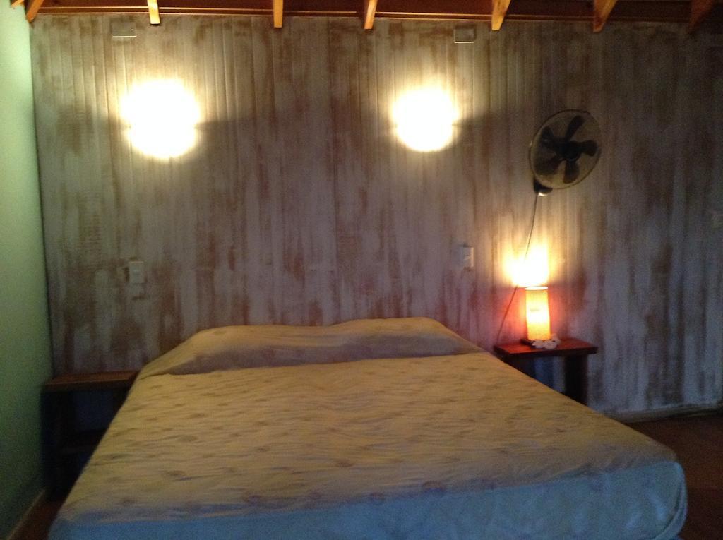 Mahia Hotel & Resto Hanga Roa Room photo