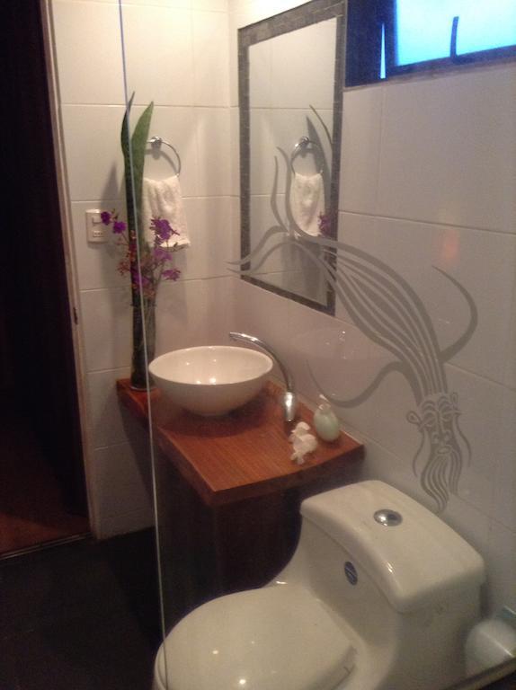 Mahia Hotel & Resto Hanga Roa Room photo