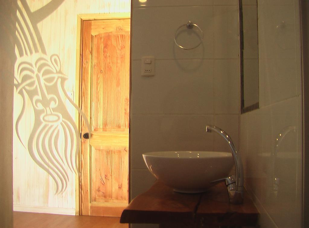 Mahia Hotel & Resto Hanga Roa Room photo