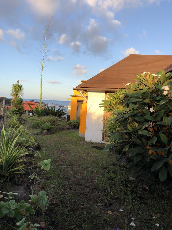 Mahia Hotel & Resto Hanga Roa Exterior photo